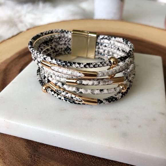 Snake 🐍 Print Bracelet - Picture 6 of 6